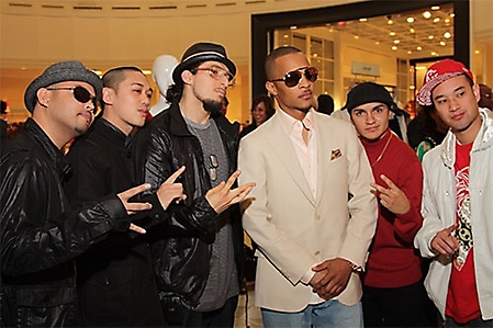 saks-amare-stoudamire-pa-41